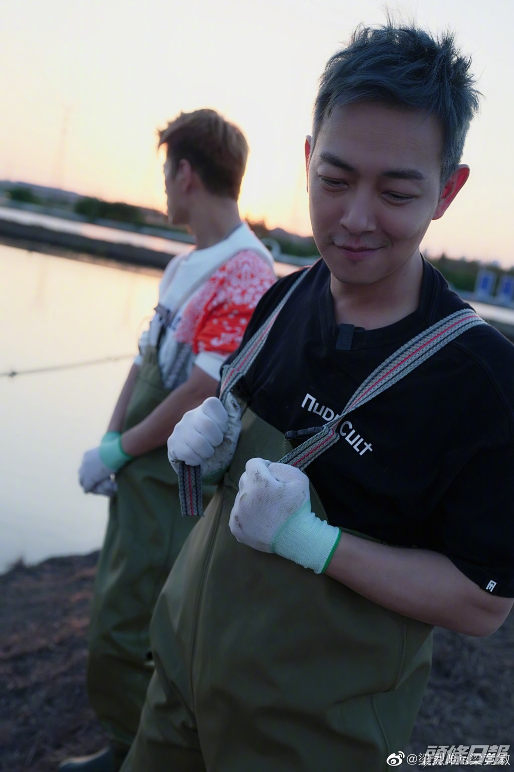 雖然已不比之前的尖面，但未至於有雙下巴。